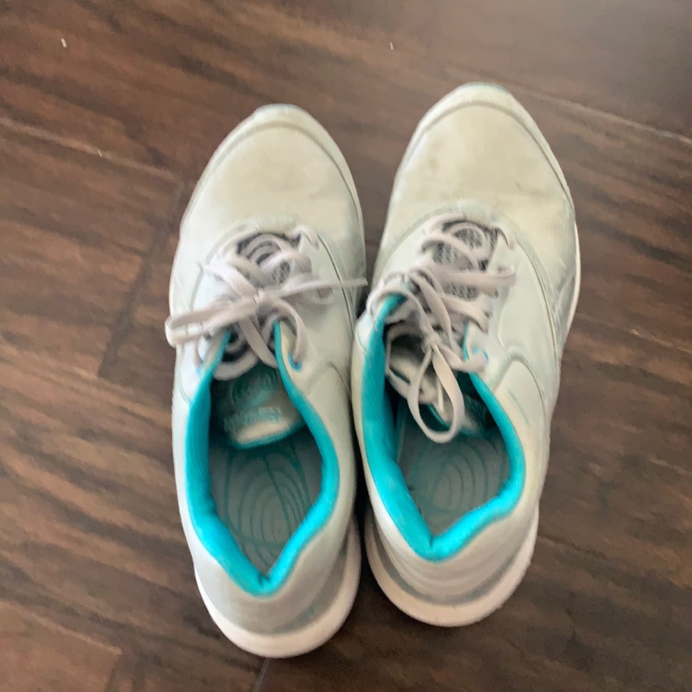 Simply tone walking shoes